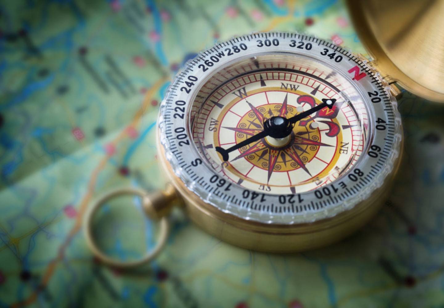 E In Geography Quiz Compass navigation direction