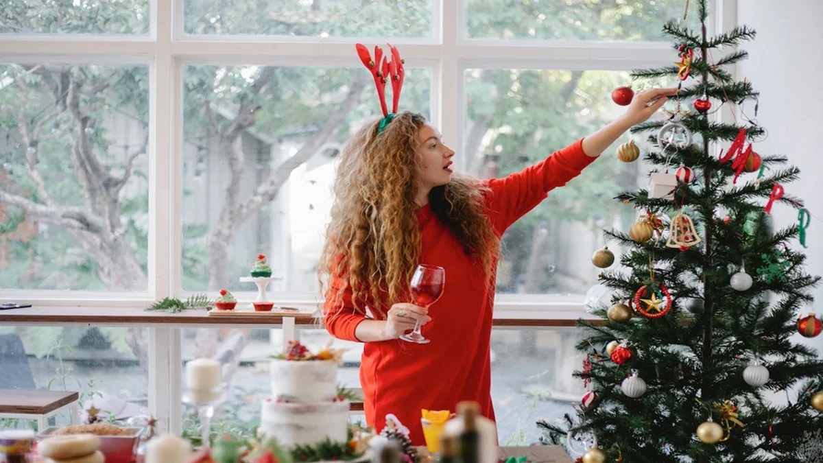 What Christmas Dessert Are You? Quiz Holiday outfit decorating Christmas tree