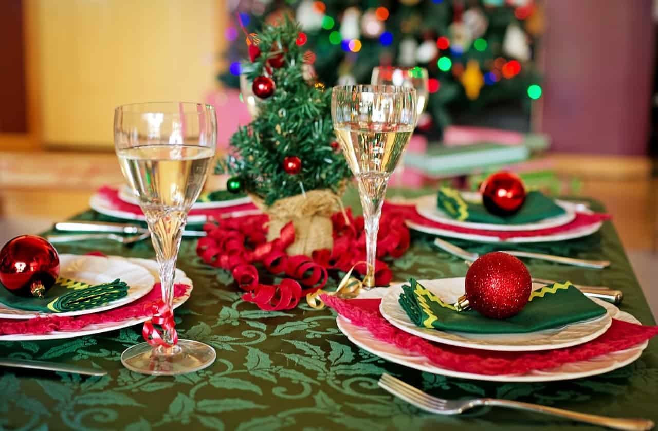 Eat Holiday Foods to See Which Season Matches Your Soul Quiz Christmas dinner party