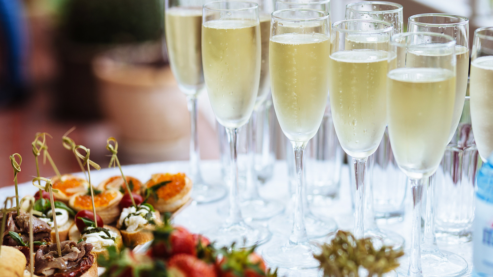 Champagne glasses food pairing