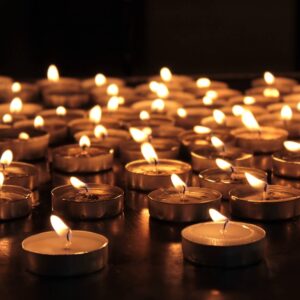 Christmas Trivia Chain Quiz Lighting candles