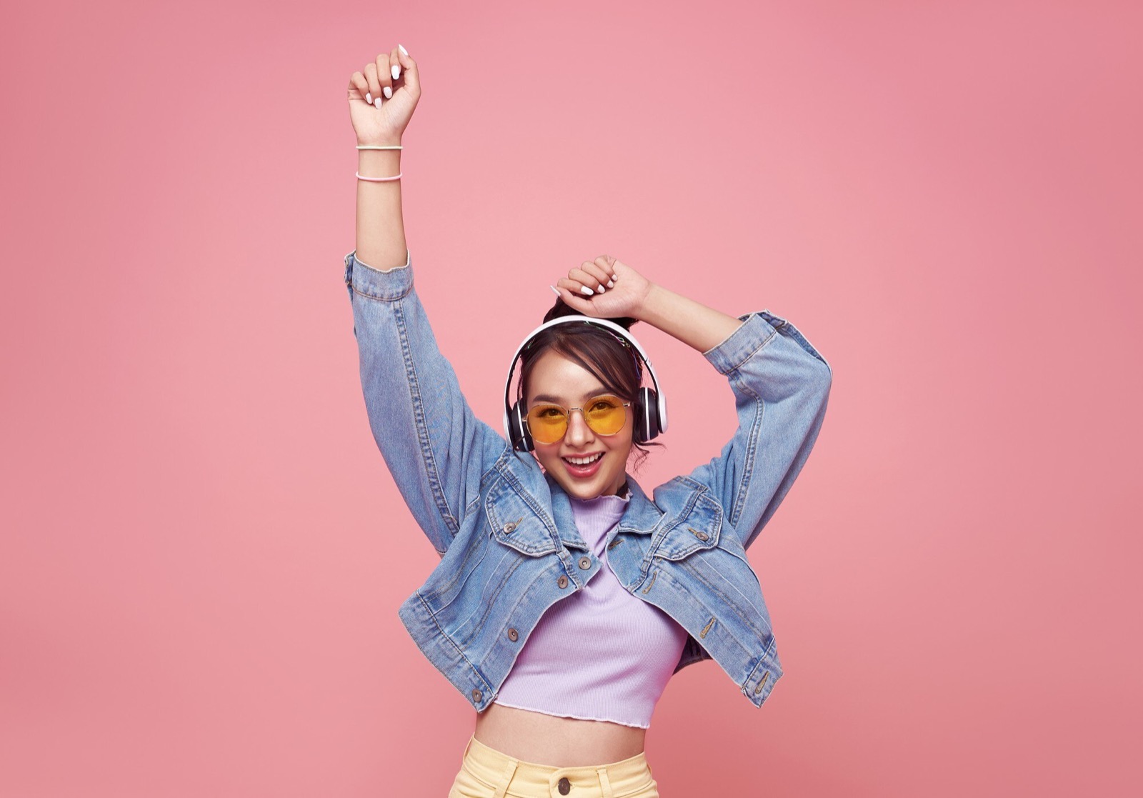 What Music Genre Am I? Quiz Listening to dance music in headphones
