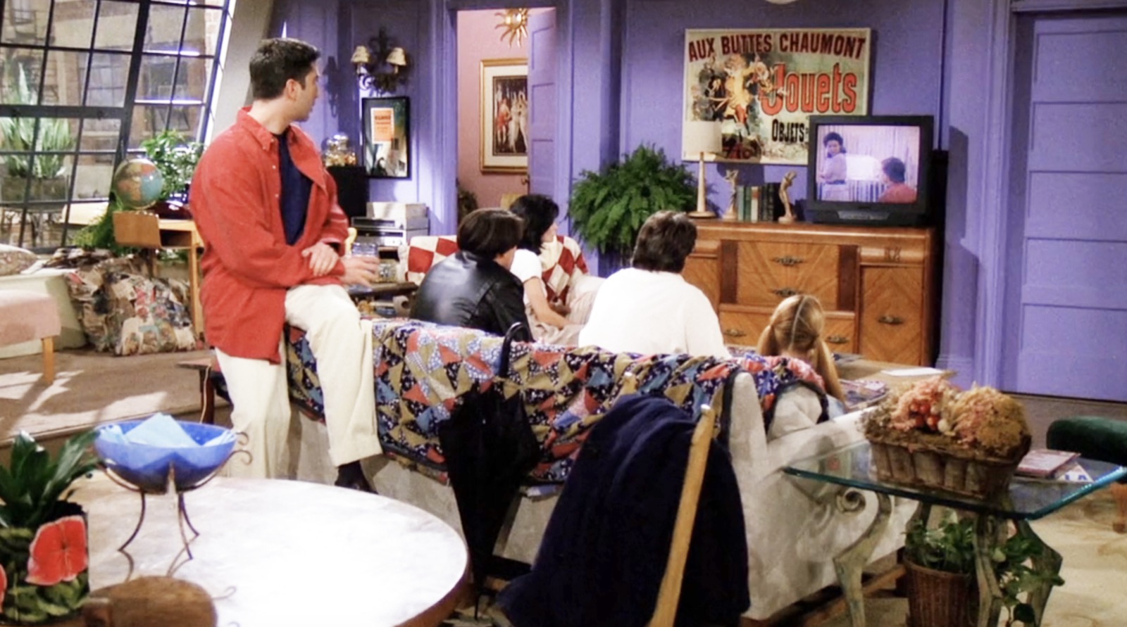 Which Friends Character Are You? Quiz Friends watching TV