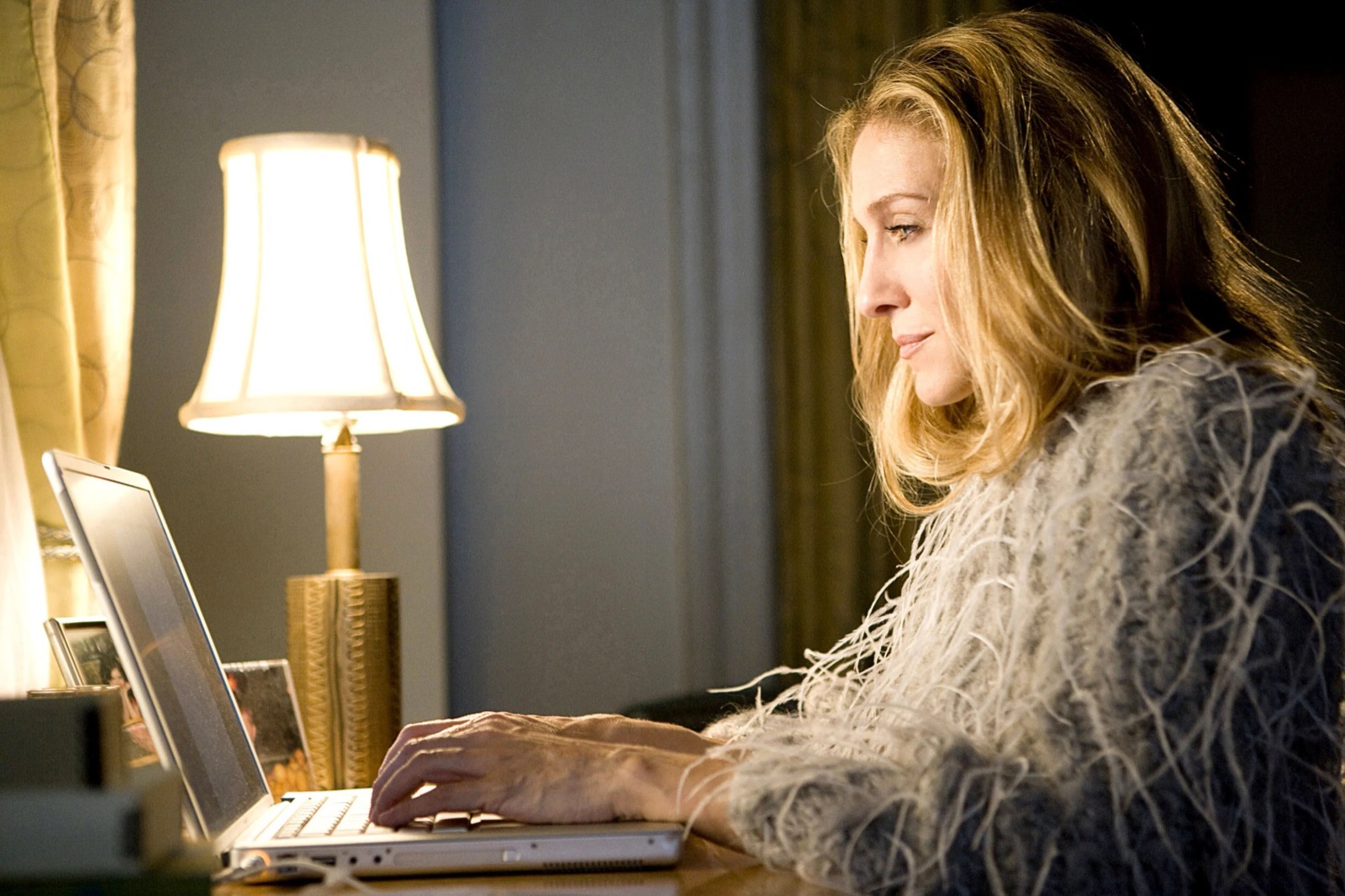 Sex and the City Carrie Bradshaw working on computer
