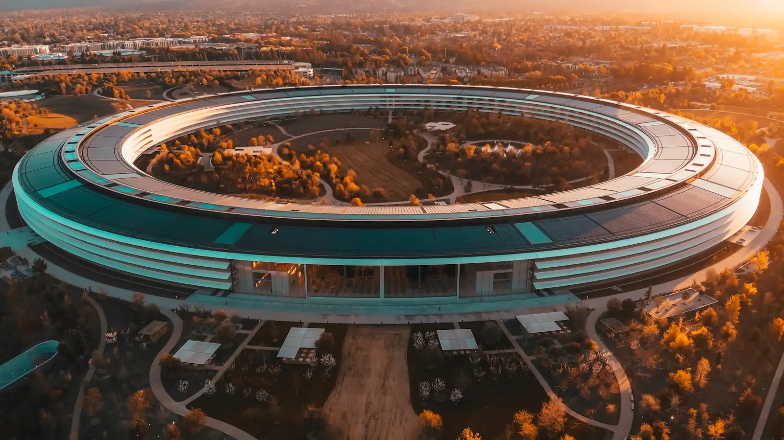 Are These Places In The US Or The UK Quiz Apple Park in Cupertino, California, USA
