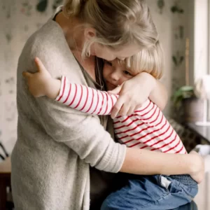 What Type Of Mom Are You? Quiz Cuddling and chatting