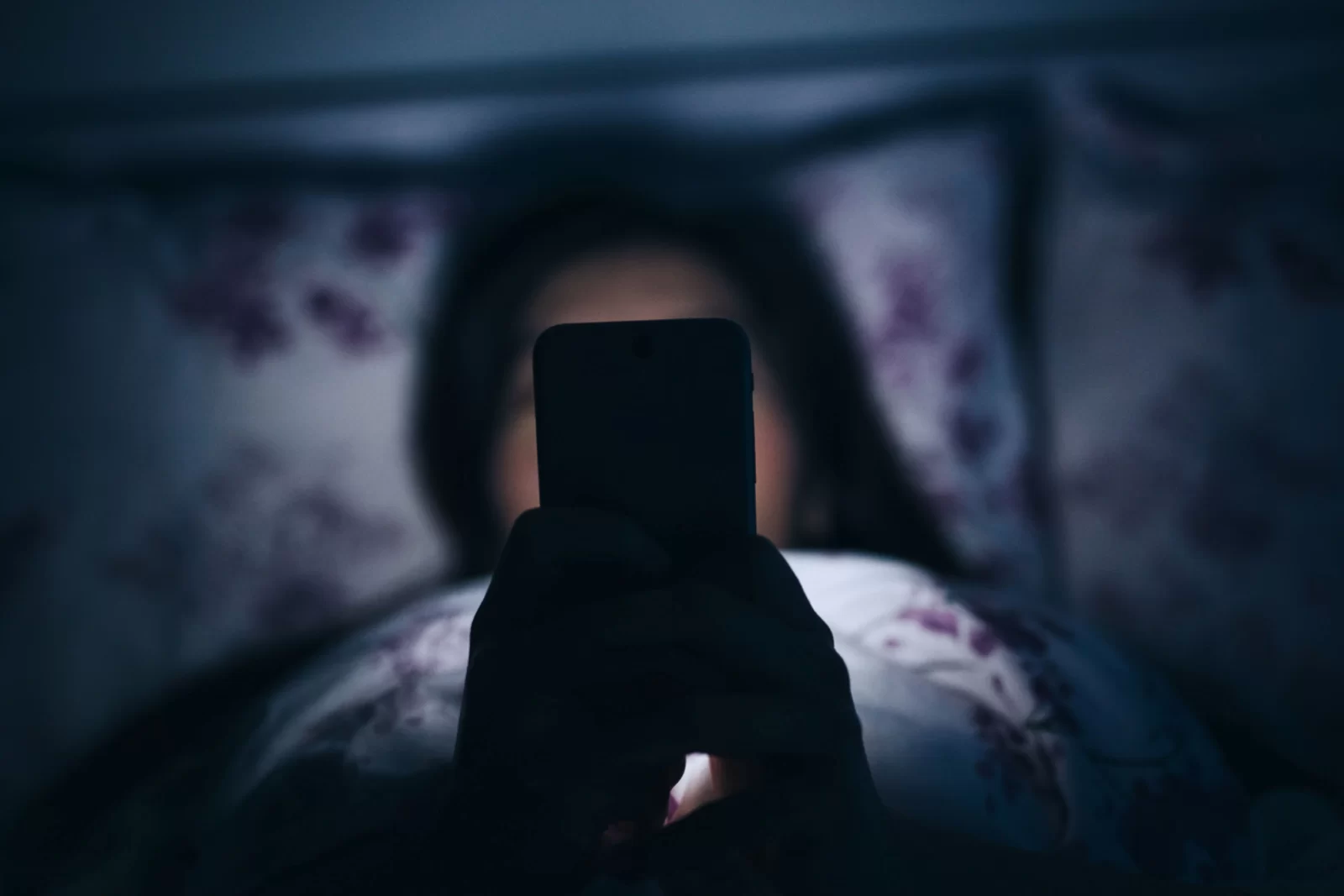 Am I Addicted To My Phone? Quiz Phone in bed