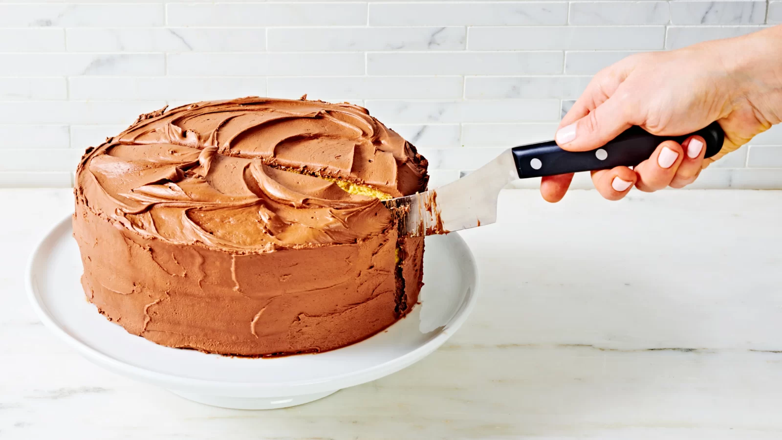 Cutting cake