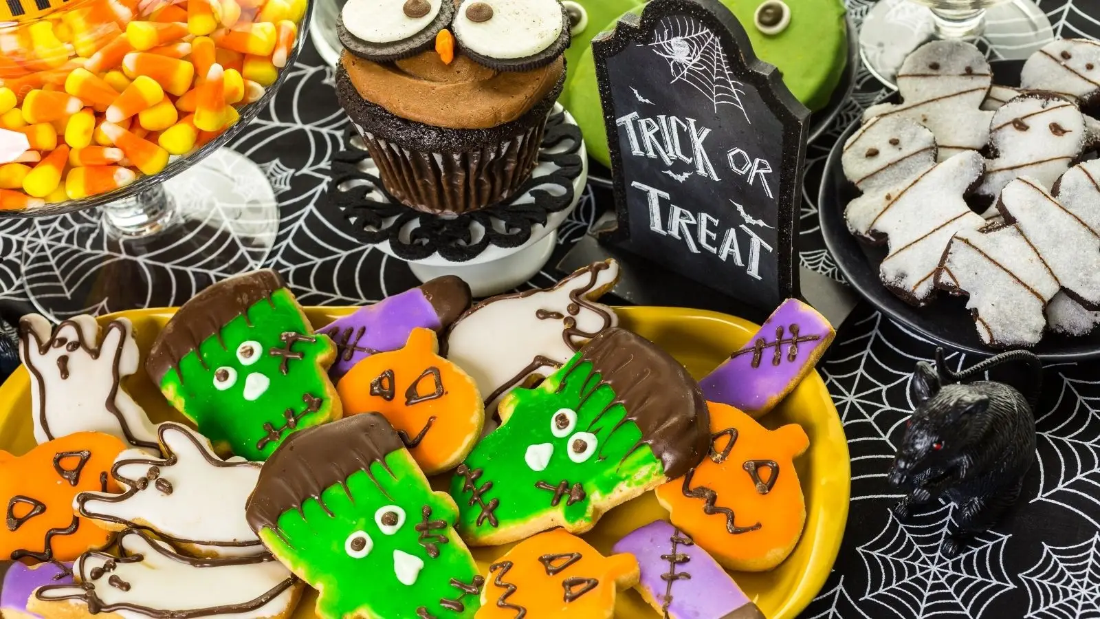 Eat Holiday Foods to See Which Season Matches Your Soul Quiz Halloween treats