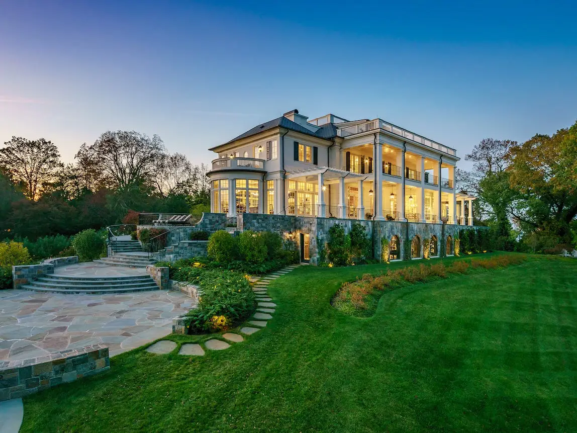 Trick-or-Treating Quiz Mansion