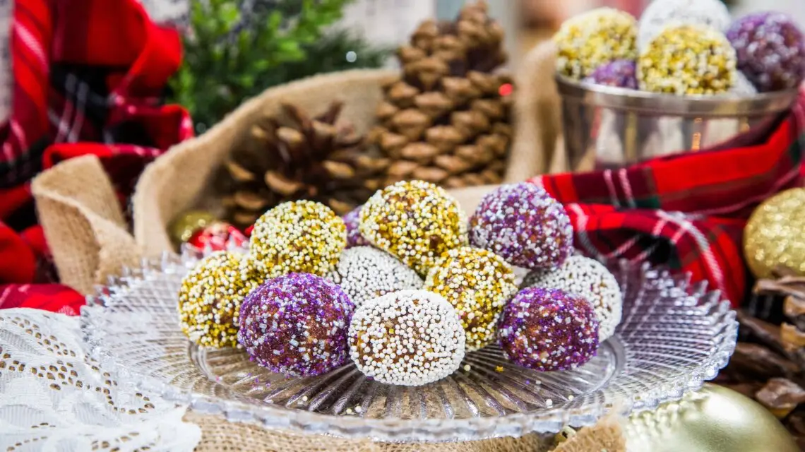 You got: Sugar Plum! Which Holiday Treat Are You?