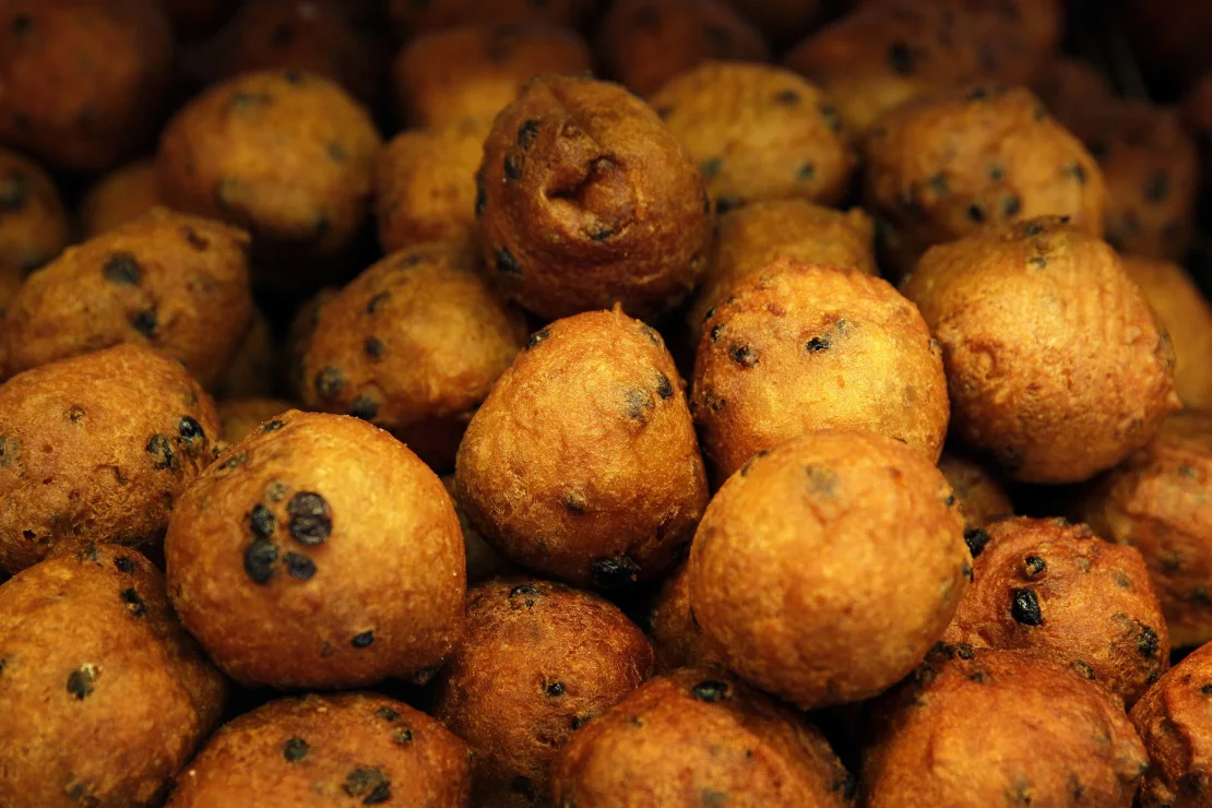 Eat A Fried Food Buffet & We'll Guess Your Age Quiz Oliebollen