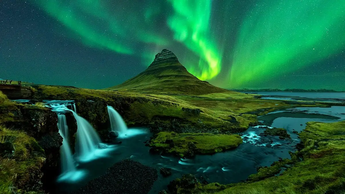 Northern Lights Quiz Northern Lights in Reykjavik, Iceland
