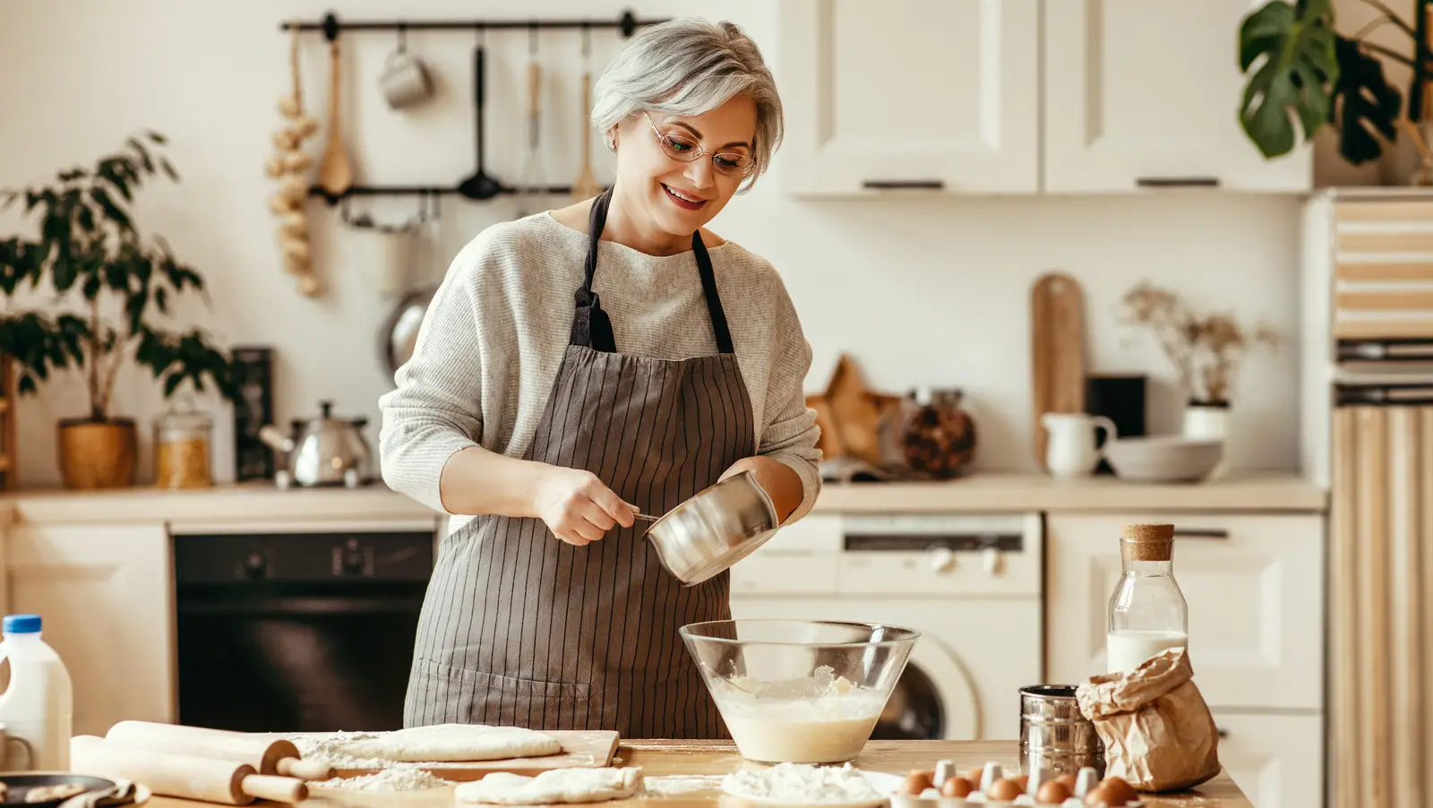 Pasta Love Analysis Quiz Senior woman grandma grandmother cooking