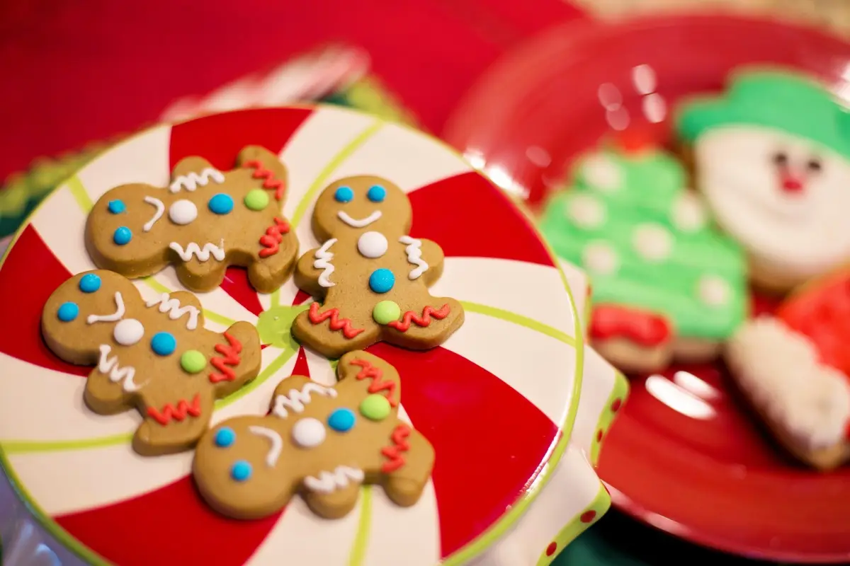 Are You A Cookie, Brownie, Macaron, Or Cupcake? Quiz Christmas cookies gingerbread man