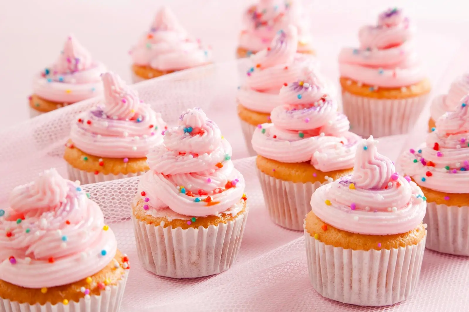 Build Lovely Cupcakes In 5 Steps To Know What People Loโฆ Quiz Pink cupcakes