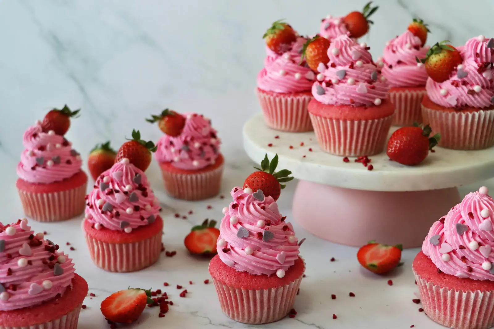 Build Lovely Cupcakes In 5 Steps To Know What People Loโฆ Quiz Pink strawberry cupcakes