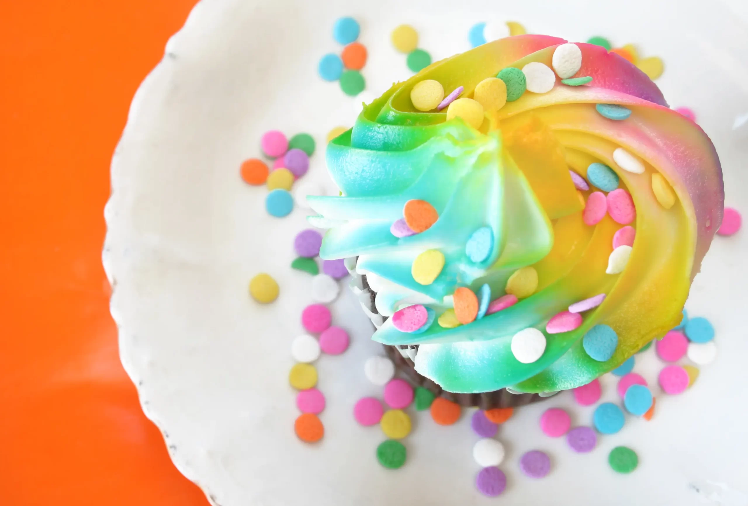Build Lovely Cupcakes In 5 Steps To Know What People Loโฆ Quiz Colorful cupcake