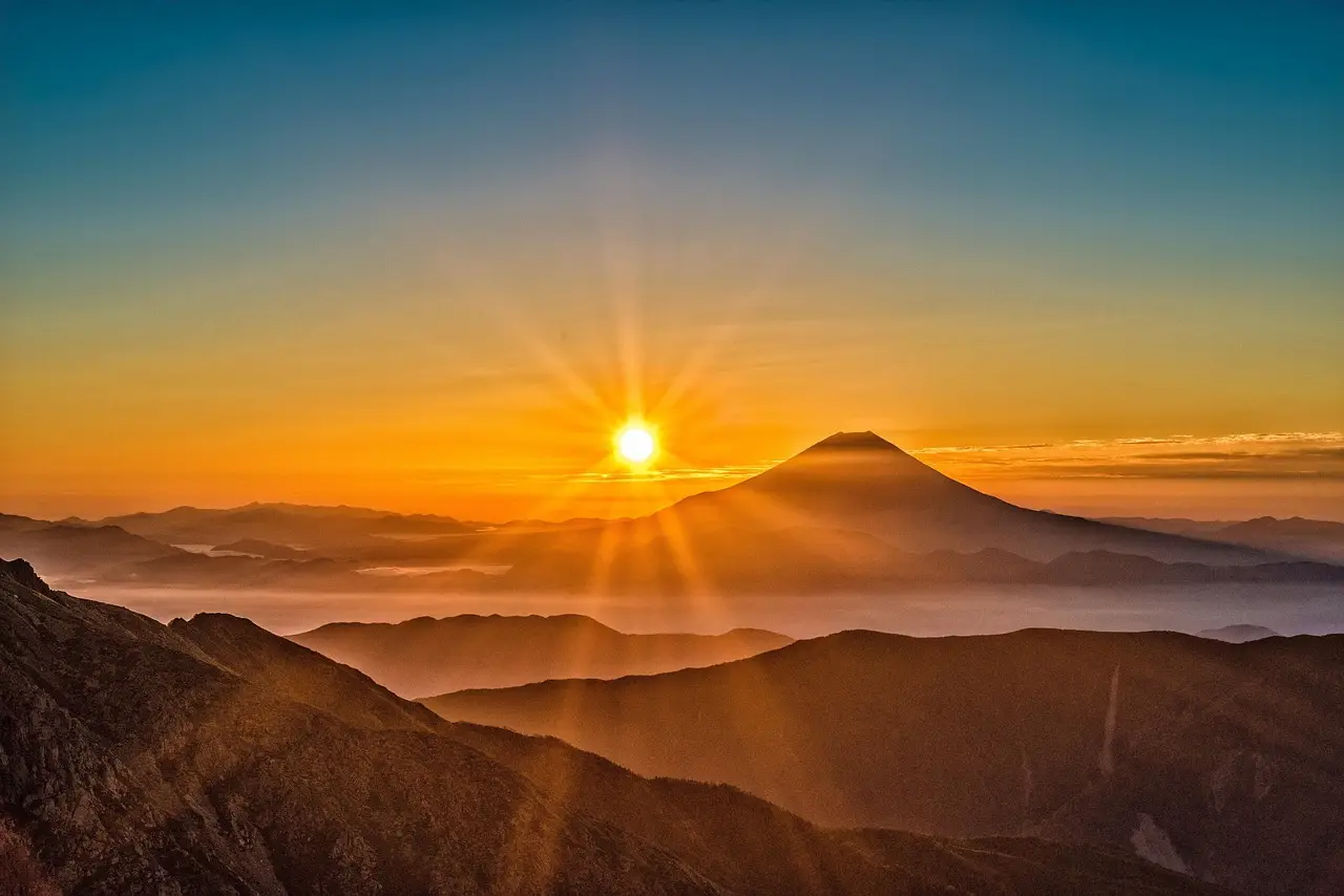 Are You A Sunbeam, Moonlight, Starlight Or Shadow? Quiz Sunlight sunrise mountain nature