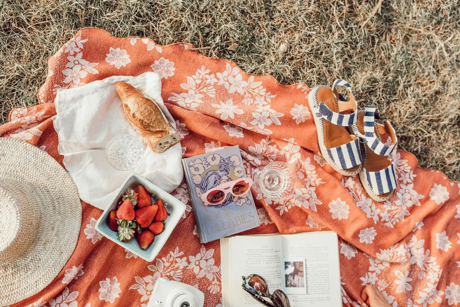 Build A Picnic & We'll Predict Your Summer Love Story Quiz Picnic blanket 4