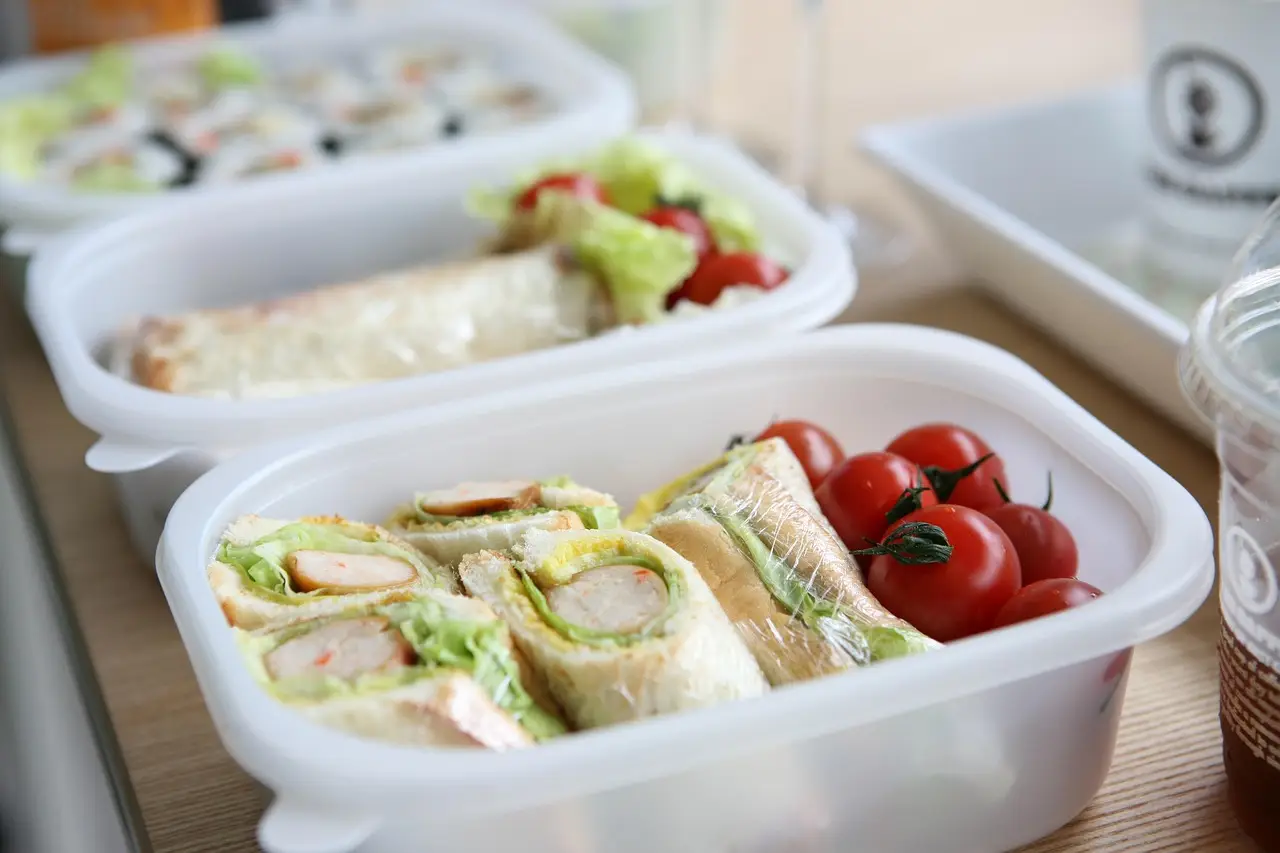 Build A Picnic & We'll Predict Your Summer Love Story Quiz Lunch box, Picnic sandwiches