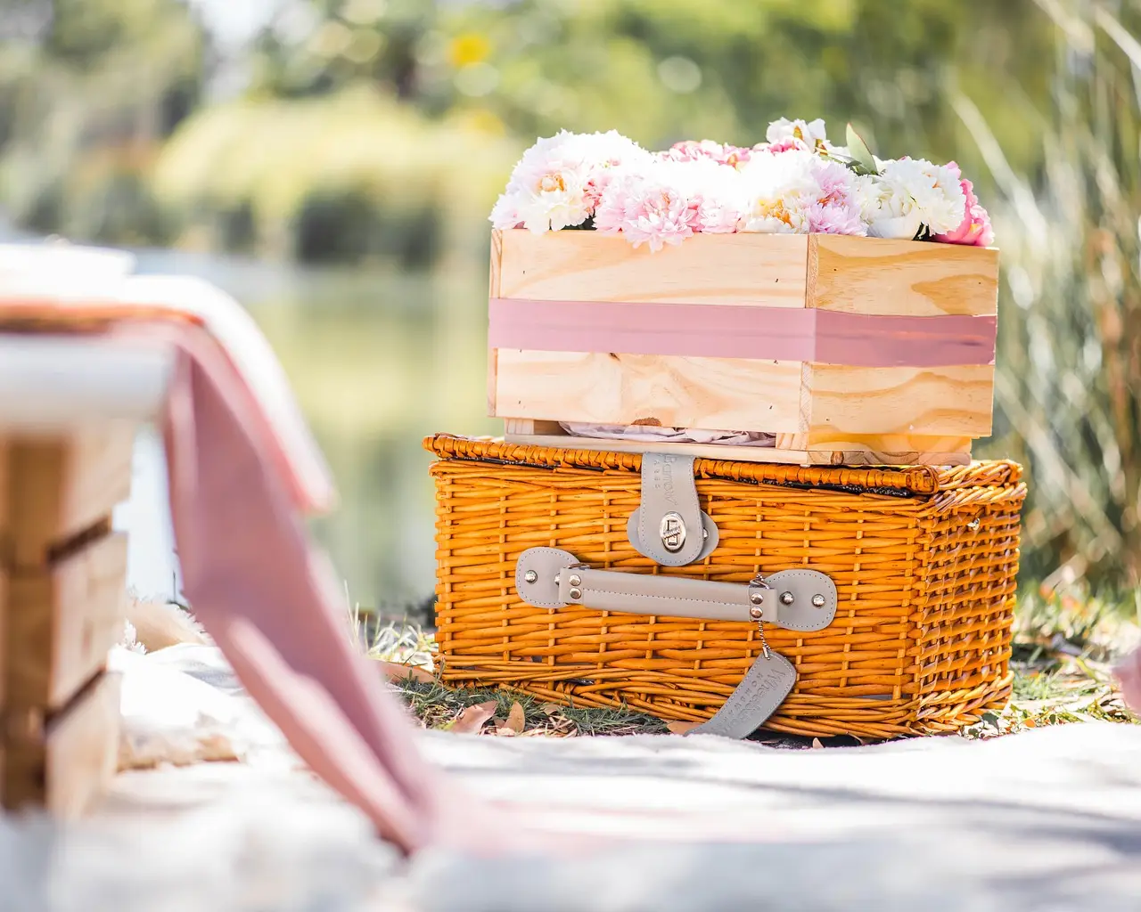 Build A Picnic & We'll Predict Your Summer Love Story Quiz Picnic basket