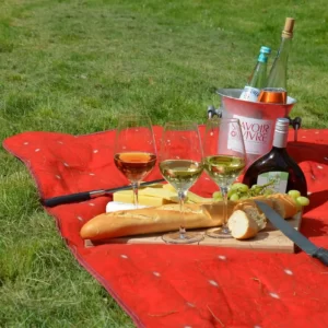 Build A Picnic & We'll Predict Your Summer Love Story Quiz 