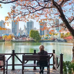 KPop Group-Seoul Travel Quiz Seokchon Lake Park