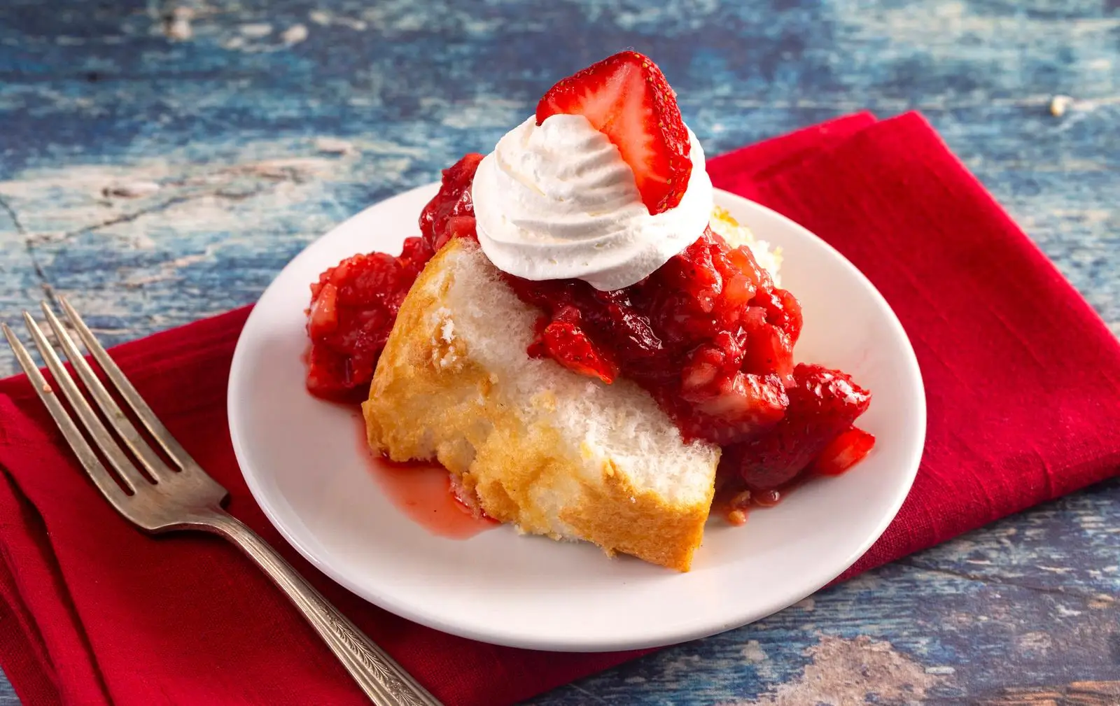 Pick Strawberry Treats To See What You'll Do This Spring Quiz Strawberry angel food cake