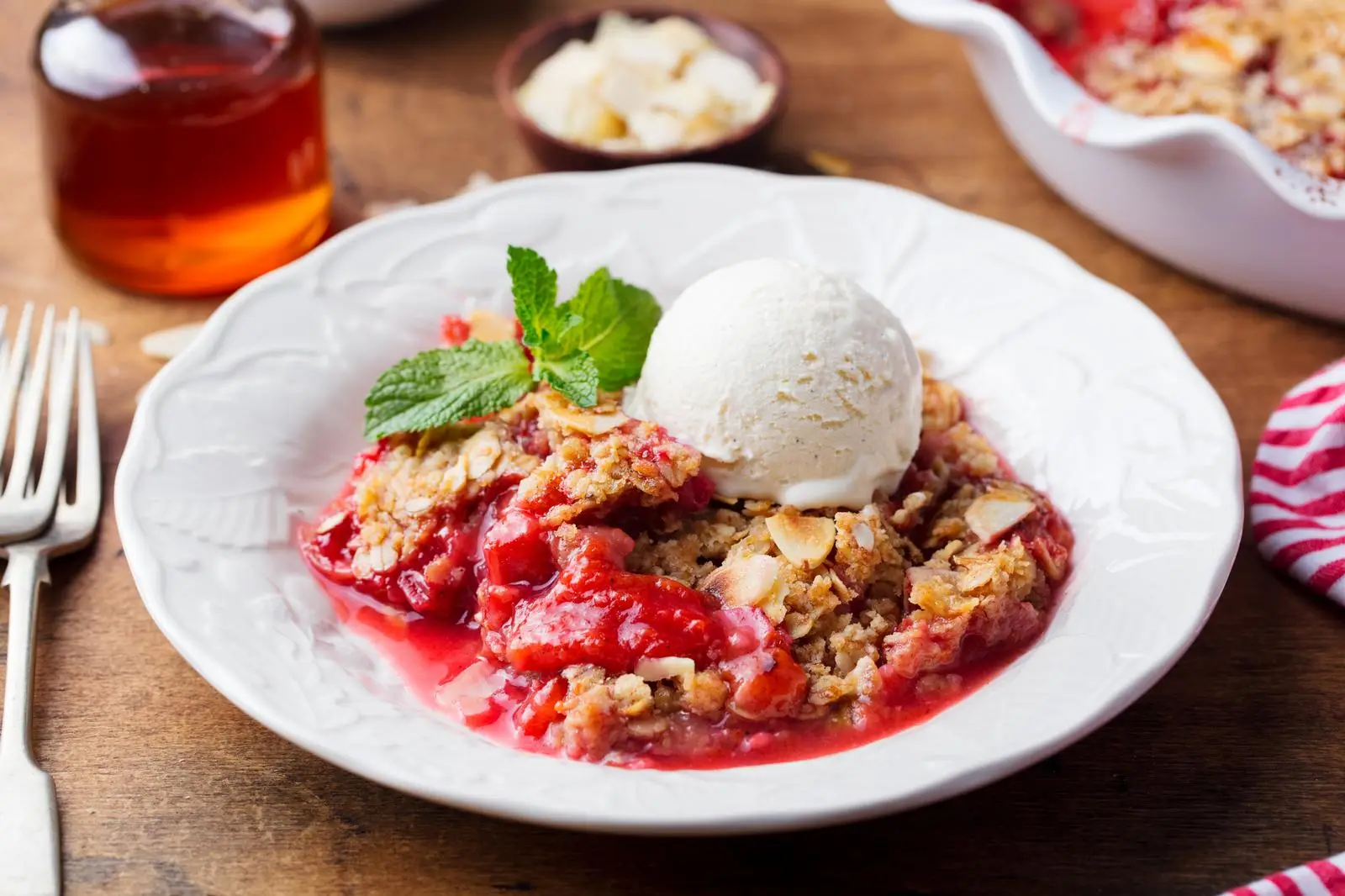 Pick Strawberry Treats To See What You'll Do This Spring Quiz Strawberry rhubarb cobbler